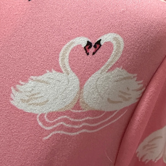 Charming Pink Swan Print Capri Pajama Set Soft - Picture 5 of 7